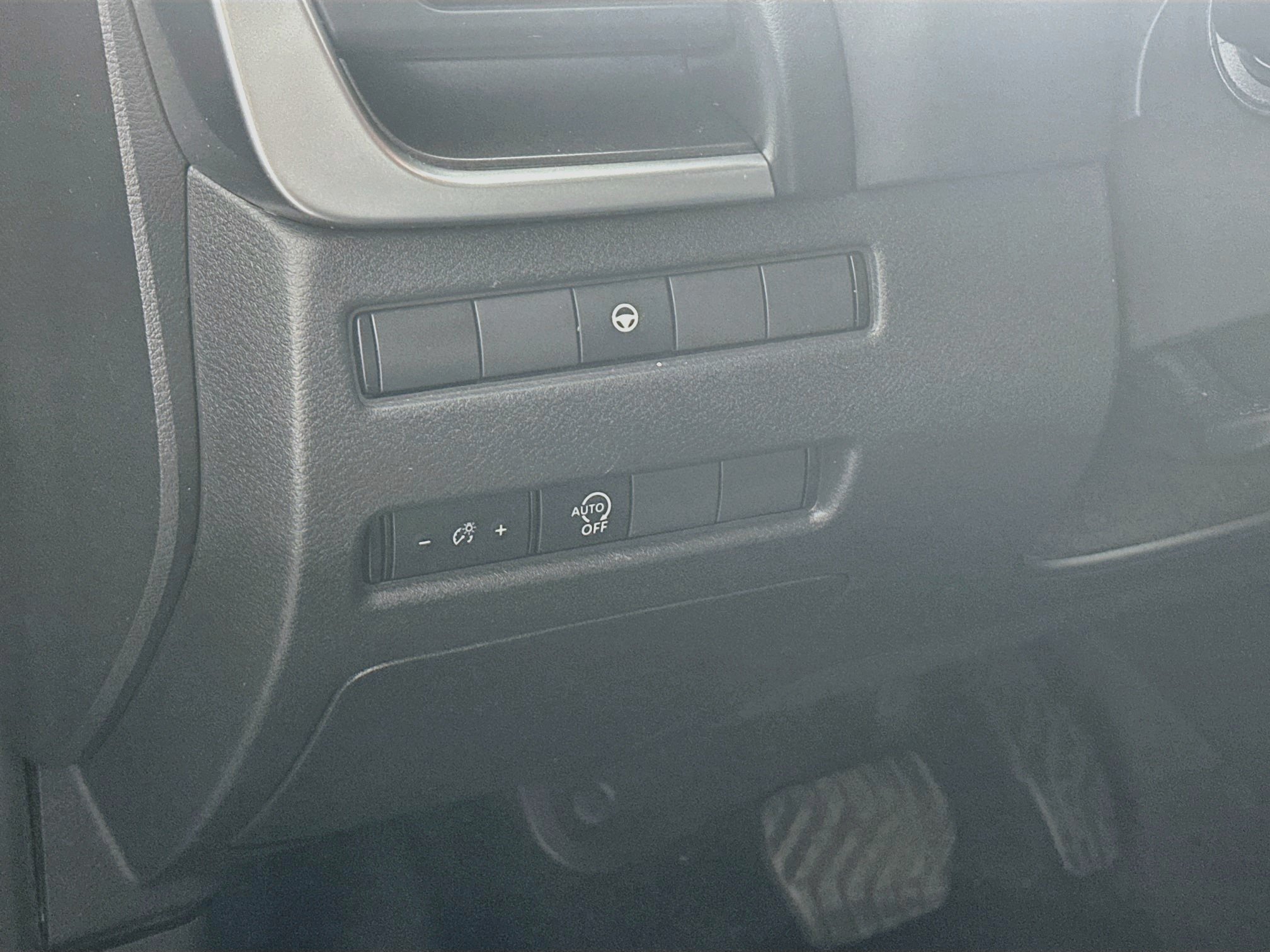 Used 2023 Nissan Rogue SV FWD image 17