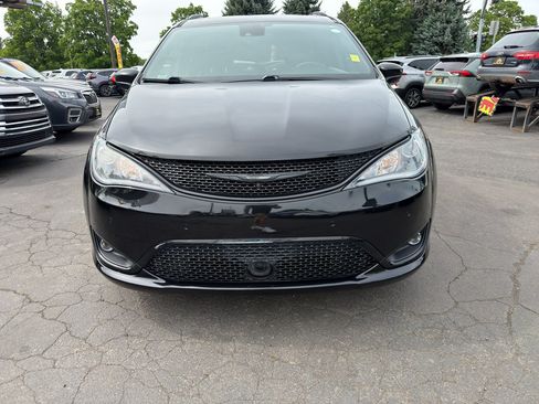 Used 2019 Chrysler Pacifica Touring-L Plus FWD image 12