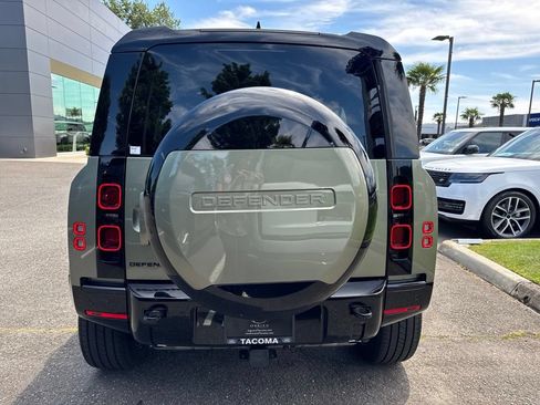 Certified 2025 Land Rover Defender 110 X-Dynamic SE AWD/4WD image 6