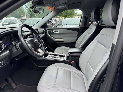 Used 2021 Ford Explorer XLT w/ Equipment Group 202A RWD image 18