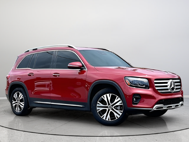 Used 2025 Mercedes-Benz GLB 250 4MATIC image 1