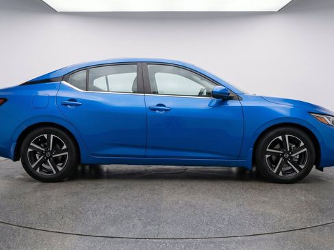 Used 2025 Nissan Sentra SV FWD image 11