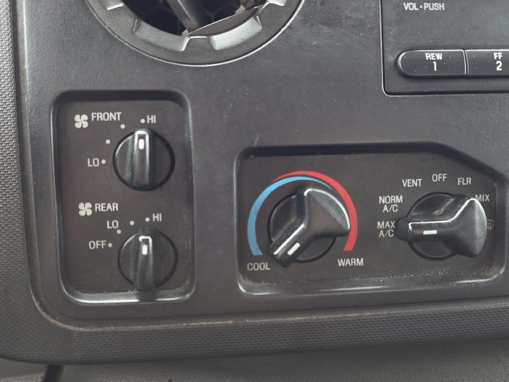 Used 2012 Ford E-350 and Econoline 350 XLT RWD image 22