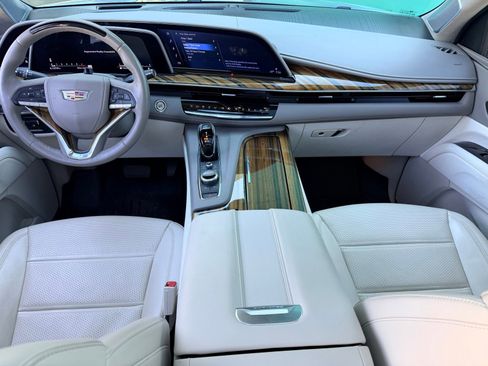 Used 2023 Cadillac Escalade Premium Luxury Platinum w/ LPO, Radiant Package AWD/4WD image 23