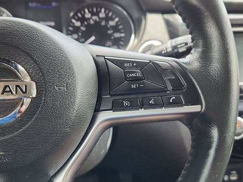 Used 2018 Nissan Rogue SV AWD/4WD image 39