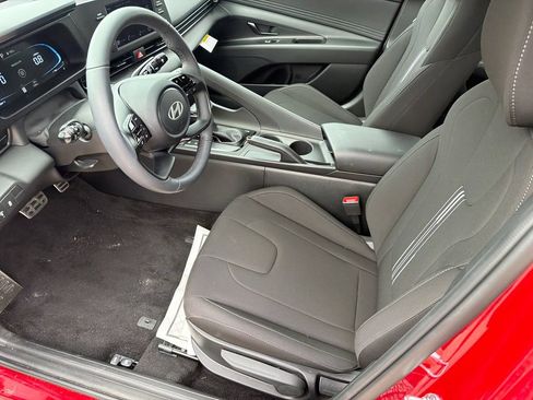 Certified 2025 Hyundai Elantra Sport FWD image 7