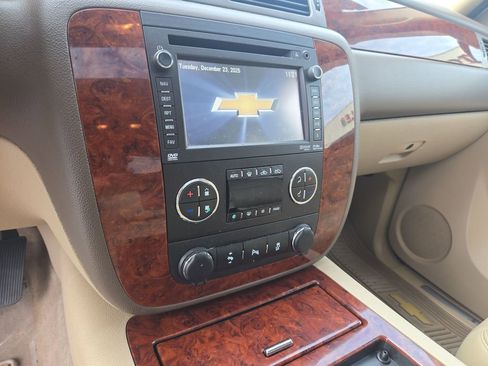 Used 2013 Chevrolet Avalanche LTZ image 19