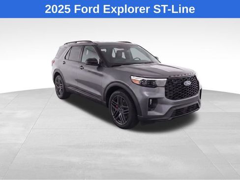 Used 2025 Ford Explorer ST-Line w/ ST-Line Street Pack AWD/4WD image 2