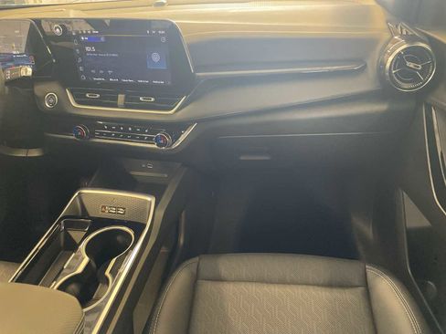Used 2025 Chevrolet Equinox LT w/ Convenience Package II AWD/4WD image 28