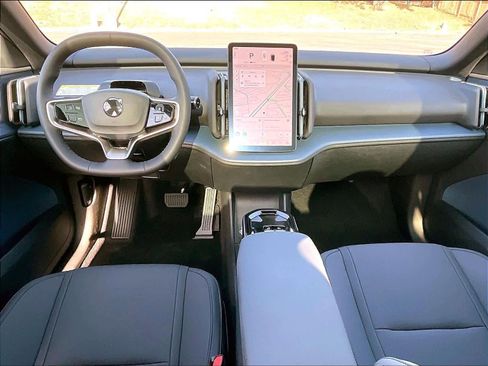 New 2025 Volvo EX30 Plus w/ Protection Package Premier image 7