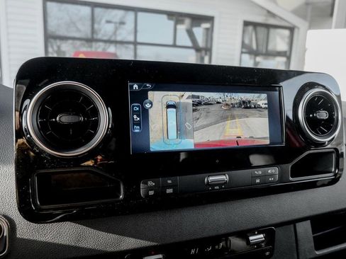 Used 2025 Mercedes-Benz Sprinter 2500 image 16