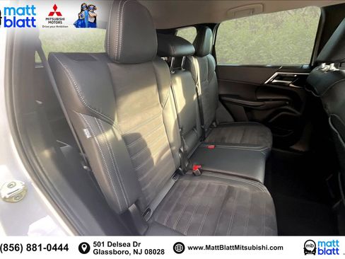 Used 2023 Mitsubishi Outlander SE image 28