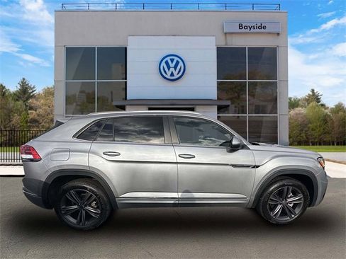Certified 2021 Volkswagen Atlas Cross Sport SE image 2