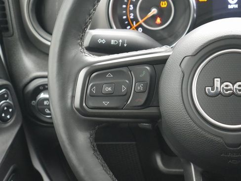 Used 2022 Jeep Gladiator Sport image 17