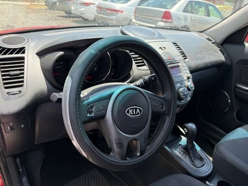 Used 2011 Kia Soul + FWD image 12