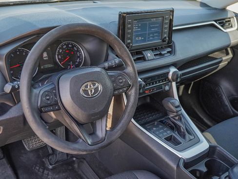 Used 2019 Toyota RAV4 LE image 8