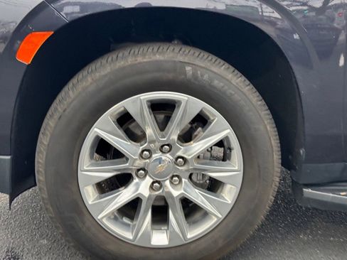 Used 2022 Chevrolet Suburban Premier image 9