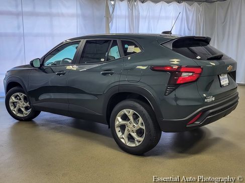 New 2026 Chevrolet Trax LS w/ LS Convenience Package FWD image 7