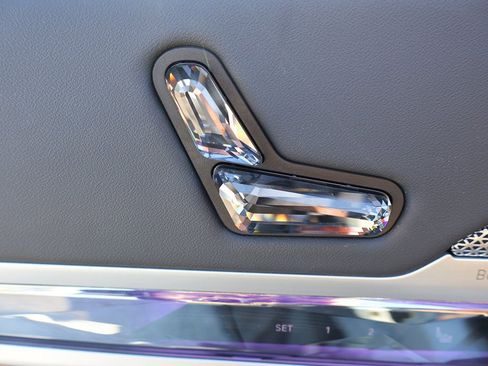 Used 2023 BMW 740i image 41