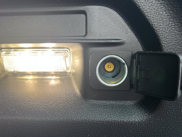 Used 2024 Ford Explorer XLT w/ Equipment Group 202A AWD/4WD image 8