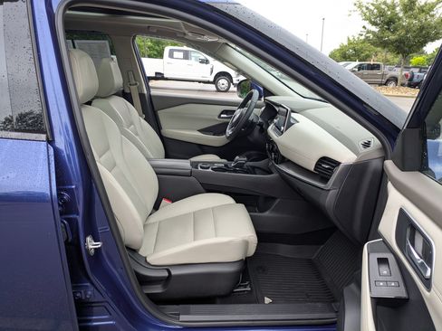 Used 2021 Nissan Rogue SV w/ Premium Package AWD/4WD image 38