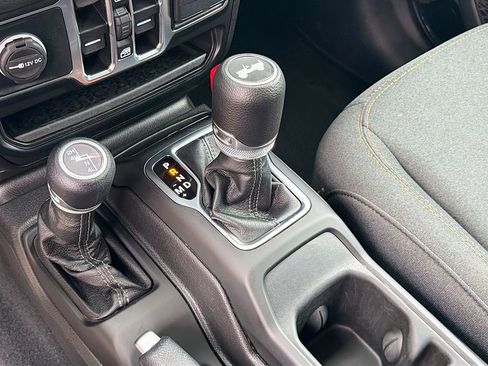 Used 2024 Jeep Wrangler Sport S AWD/4WD image 24