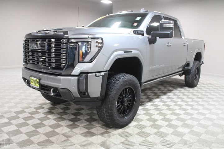 Used 2024 GMC Sierra 2500 Denali Ultimate AWD/4WD image 5