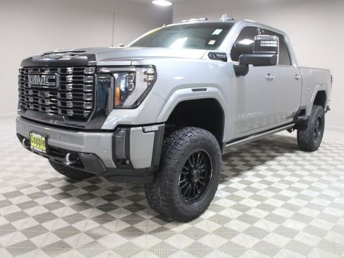Used 2024 GMC Sierra 2500 Denali Ultimate AWD/4WD image 5