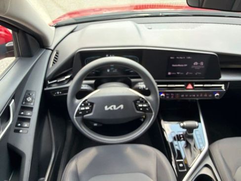 Certified 2024 Kia Niro LX FWD image 24