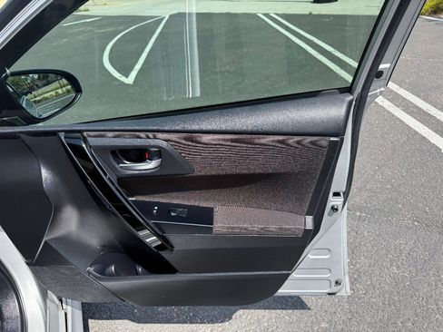Used 2018 Toyota Corolla iM w/ Carpet Mat Package (TMS) FWD image 18