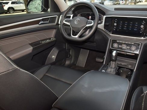 Used 2022 Volkswagen Atlas SE image 16
