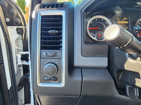 Used 2017 RAM 1500 Classic SLT image 25