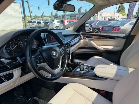 Used 2015 BMW X5 xDrive35d w/ Premium Package AWD/4WD image 16