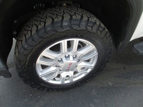 Used 2023 GMC Sierra 2500 SLT w/ SLT Premium Package AWD/4WD image 16