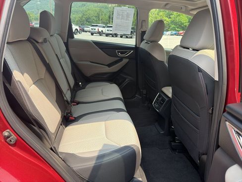 Used 2022 Subaru Forester Premium AWD/4WD image 25
