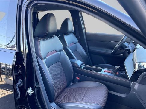 Used 2025 Nissan Kicks SR FWD image 7