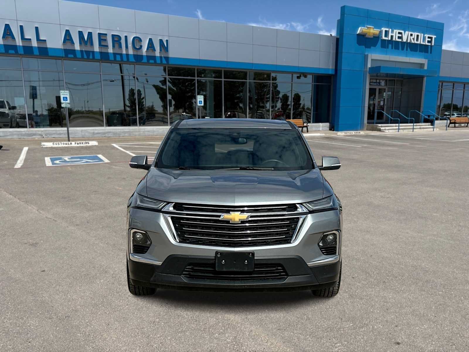 Used 2023 Chevrolet Traverse LT FWD image 3
