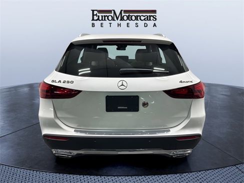 Used 2025 Mercedes-Benz GLA 250 4MATIC image 4