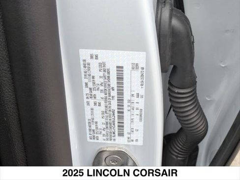 New 2025 Lincoln Corsair FWD w/ Equipment Group 101A image 15