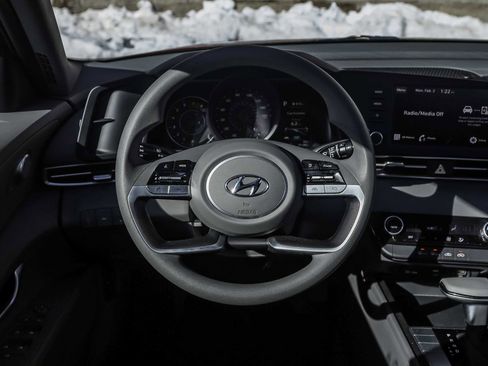 Used 2023 Hyundai Elantra SEL w/ Cargo Package image 26