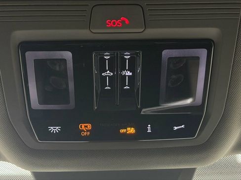 Used 2025 Volkswagen Atlas SEL Premium R-Line image 24