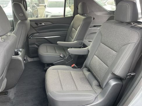Used 2025 Chevrolet Traverse LT FWD image 21