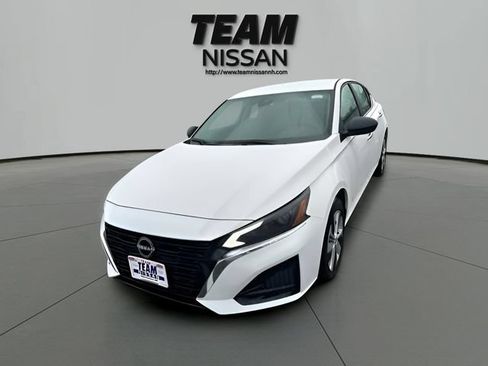 Certified 2025 Nissan Altima 2.5 S FWD image 11