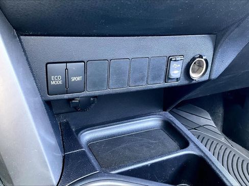 Used 2016 Toyota RAV4 XLE AWD/4WD image 35