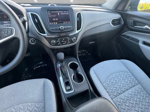 Used 2022 Chevrolet Equinox LS w/ LS Convenience Package FWD image 3