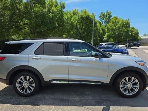 Used 2023 Ford Explorer XLT w/ Equipment Group 202A AWD/4WD image 9