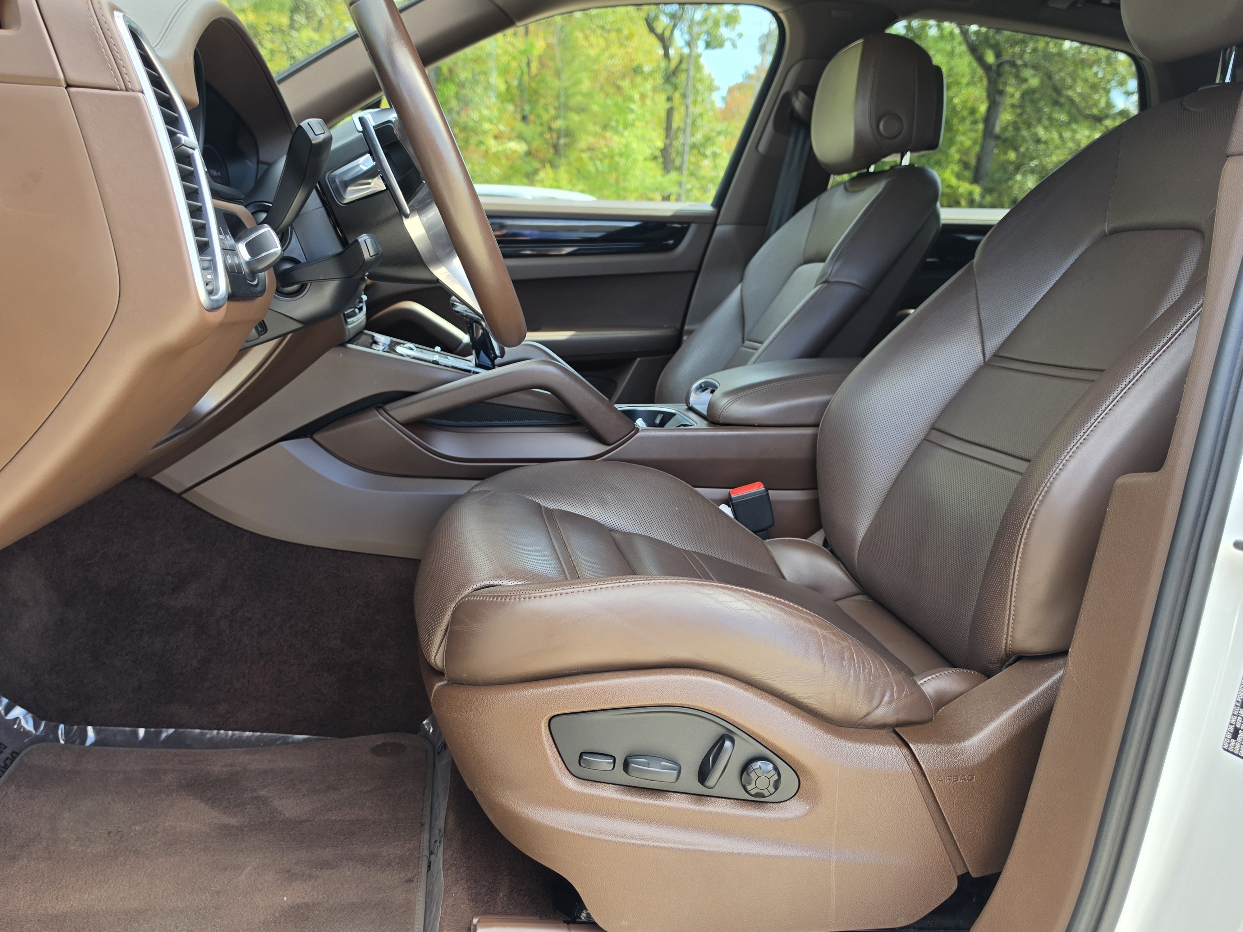 Used 2023 Porsche Cayenne AWD/4WD image 18