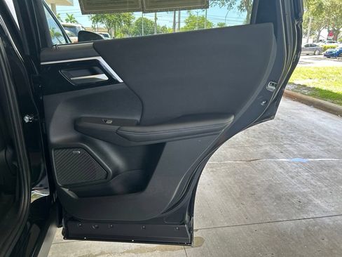 Used 2025 Mitsubishi Outlander ES FWD image 28