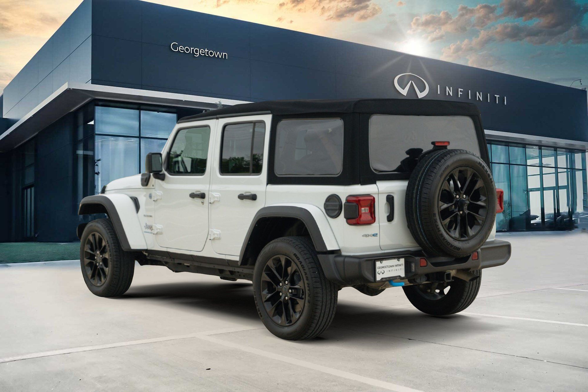 Used 2024 Jeep Wrangler Unlimited Sahara AWD/4WD image 5