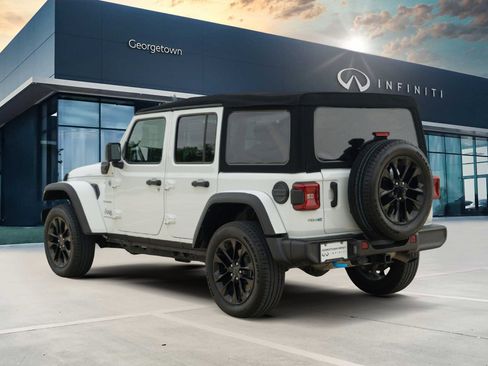 Used 2024 Jeep Wrangler Unlimited Sahara AWD/4WD image 5